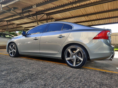 Volvo S60 2012 3.0 T6 R-design 4p