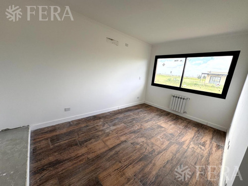 Venta Casa 4 Ambientes Con Piscina Campos De Roca - Brandsen