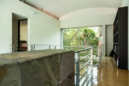 Casa En La Parte Baja De San Jerónimo. ¡toooooodo El Espacio!