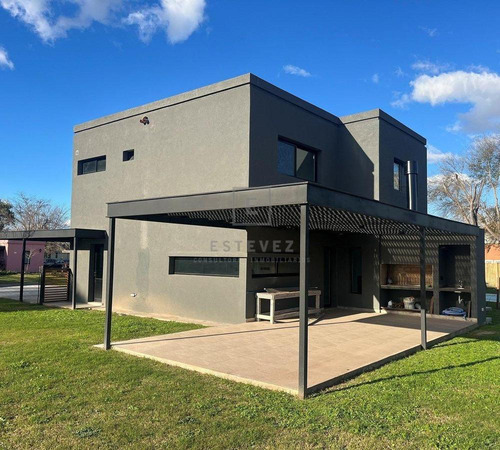 Casa En Venta, 3 Dormitorios. Barrio Cerrado, Escobar, G.b.a. Zona Norte