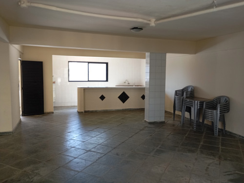 Box De Garagem Bairro Ocean Próximo A Praia