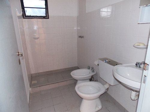 Casa 2 Dormitorios Y Cochera En Barrio Punta Norte