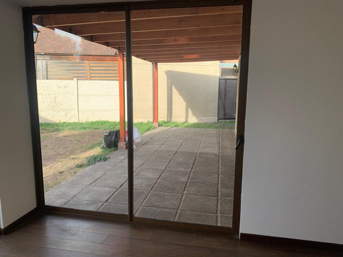 Casa En Arriendo De 3d/3b En Condominio Los Poleros Machalí