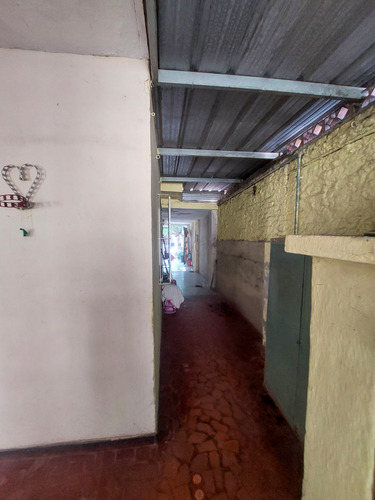 Casa En Pueblo Nuevo Con Patio Y Cochera ¡oportunidad!