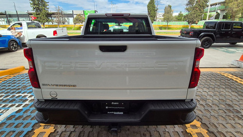 Chevrolet Silverado 4.3 V6 1500 WT Doble Cabina 4x2 At