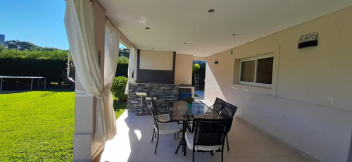 Venta. Casa Moderna Lote Interno, 4 Amb. Jardín Y Pileta. San Agustín. Villanueva.