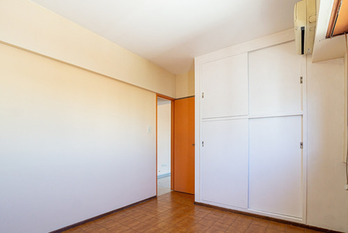 Venta. Dos Ambientes Con Balcon Y Lavadero. Villa Crespo