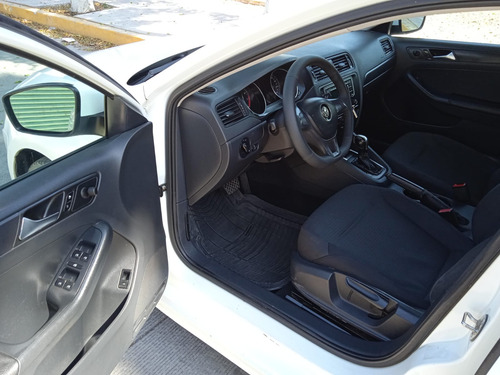 Volkswagen Jetta 2.0 L4 At 113 hp