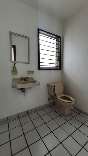 Imagen 4 de 8 de Oficina En Renta 112 M2 En Arcos Vallarta