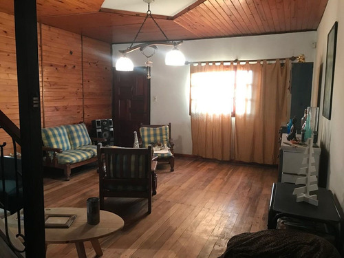 Casa En Banfield O. Con Parque! Acepta Permuta!