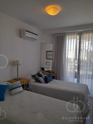 Imagen 18 de 23 de Punta Del Este , Mansa, Apartamento Con Servicios Y Bajos Costos Comunes-- Ref: 54644