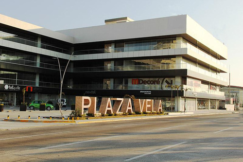 Local En Renta Con Vista Panorámica En El Tercer Piso De Plaza Vela