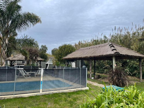 Casa En Venta - 2 Dormitorios 1 Baño - Cochera - 1.750mts2 - Coronel Brandsen