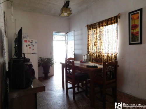 Imagen 7 de 13 de Casa En Padrón Único Con Entrada Para Varios Vehículos