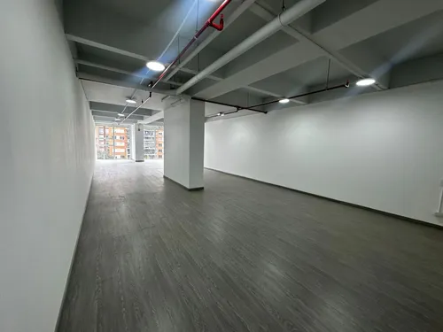 Oficina En Arriendo En Mazuren. Cod A16762