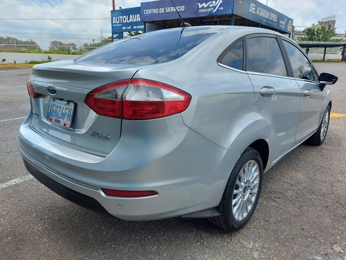 Imagen 6 de 15 de Ford Fiesta Titanium