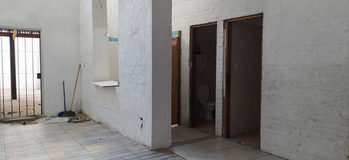 Local Comercial, Cordón, 2 Baños, Cocina, Buena Iluminación!