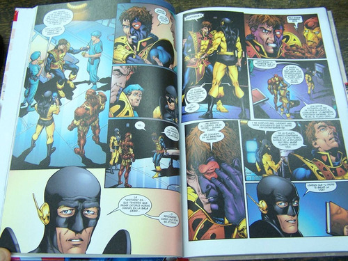 Los Vengadores * Zona Roja * Geoff Johns * Panini *