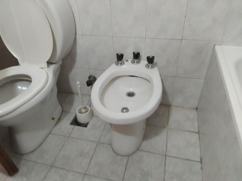 Excelente Departamento De 2 Ambientes, Muy Luminoso Y Aireado. Muy Buen Estado Y Excelentemente Ubicado