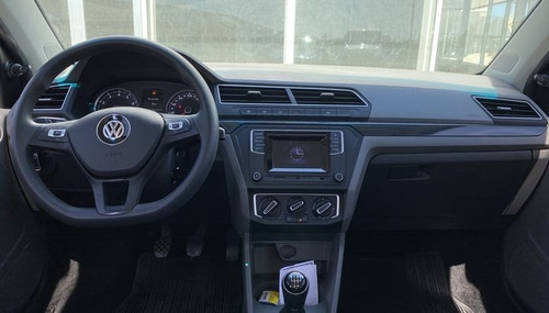 Volkswagen Gol Confort Sedan 1.6 2017