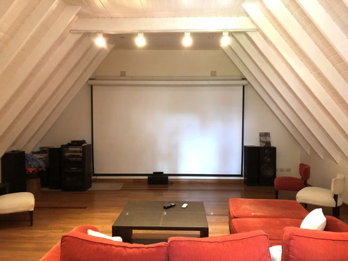 Venta De Imponente Propiedad De Categoría, Saint Thomas Sur