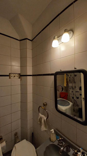 Imagen 6 de 14 de Depto 2 Amb. Cocina Y Baño Completos. Com. Diario. Bajas Expensas. Por Escalera