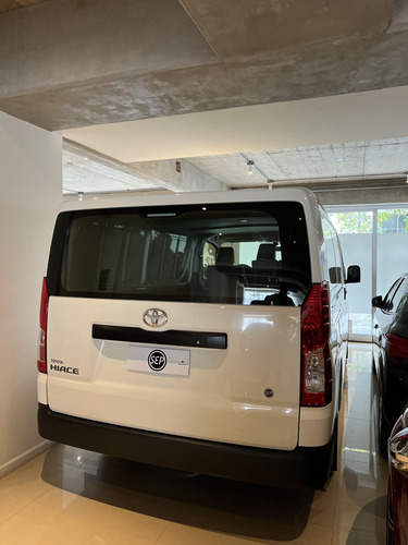 Toyota Hiace 2.8 Tdi Furgón 6at L1h1 3a 4p
