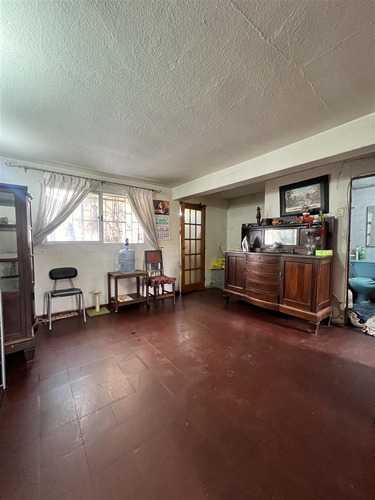 Se Vende Casa De 3h, 2b En Tranquilo Barrio Residencial