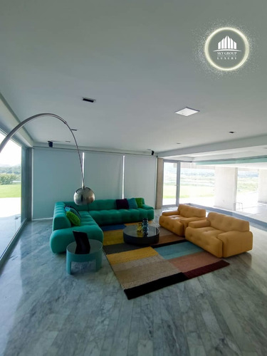 Imagen 4 de 11 de Guataparo Country Club Ases: Luz Castro Inmueble De Lujo.
