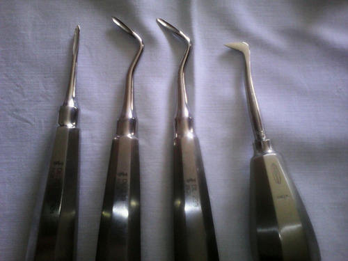 (4) Elevadores Aesculap, (5) Forceps Americanos 