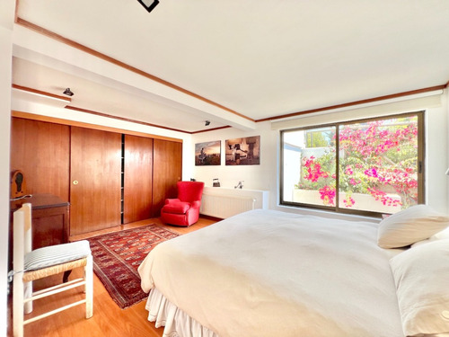 En Venta Encantadora Y Sólida Casa Con Linda Vista, Zapallar