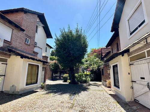Casa En Venta En Martínez 5 Ambientes Con Cochera Y Jardín