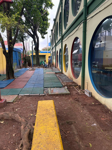 Instalação De Piso Drenante De Borracha