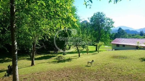 Parcela De 10.200 M2 Con Casa Nueva De 190 M2 En Curarrehue