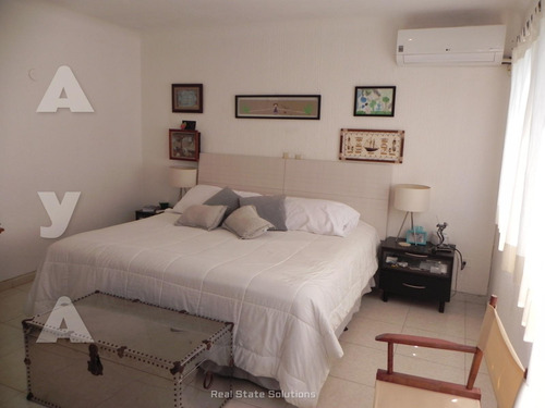 Casa En Venta, 3 Recámaras, 3 Niveles, Cuarto Servicio, Sm 43, Cancún