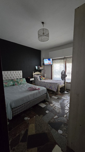 Casa Multifamiliar /lote 345mts2/ph 3 Y 2 Amb, Catan .-