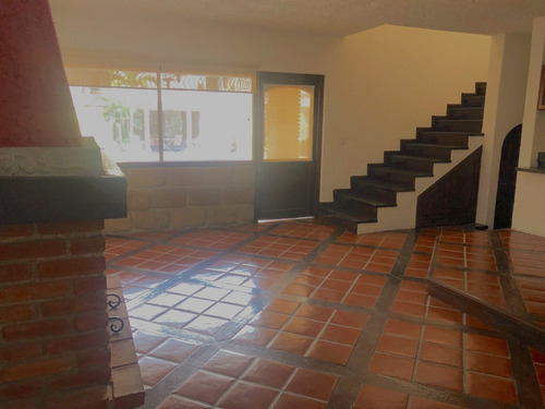 Imagen 9 de 29 de Rento En Cuernavaca Vista Hermosa Zona Dorada 2 Encantadoras Y Amplias Villas Estilo Mexicano Moderno Recien Remodeladas En Pequeño Y Exclusivo Conjunto Con Jacuzzi Privado Y Alberca Con Calf. Solar