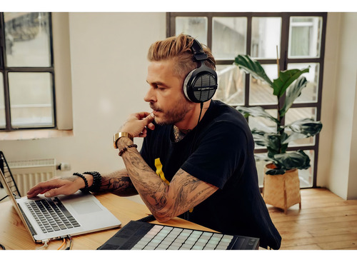 Auriculares De Estudio Beyerdynamic Dt990 Pro - 250 Ohms