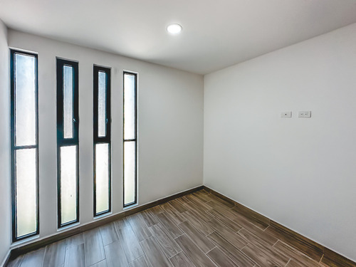 Casa En Venta Con Recámara En Planta Baja En Parque Veracruz.