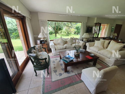 Hermosa Casa En Venta Zona Privilegiada.- Ref: 4179