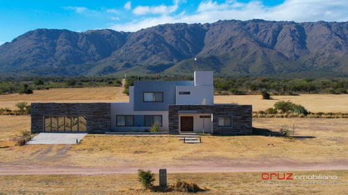 Casa En Country De 297m2 Santa María Golf Country