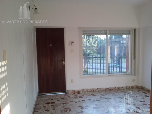 Imagen 5 de 16 de Venta De Casa En Castelar Norte - 3 Ambientes