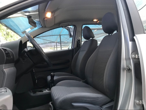 Volkswagen Suran 1.6 Highline - Tute Cars Fernando
