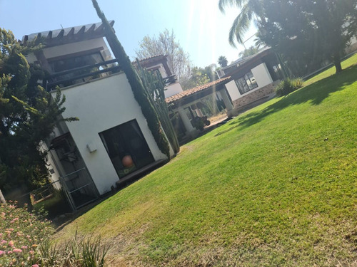 Se Vende Residencia En Balvanera Club Hípico, 4 Habitaciones 2 En Pb, T.1000 M2