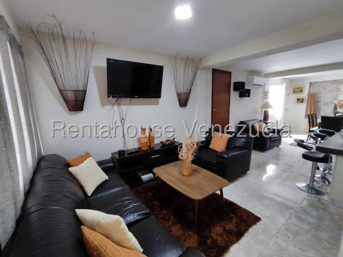 Bello Townhouse En Los Robles De 4 Hab Y 4 Baños. Xm 25-14565