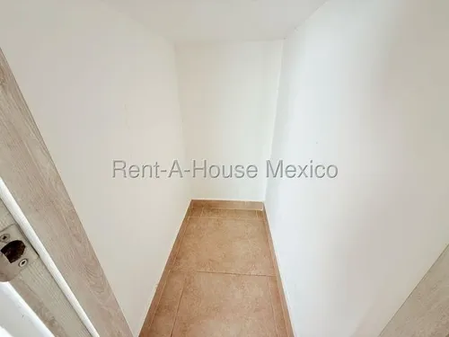Casa En Renta De 3 Recamaras En El Salitre
