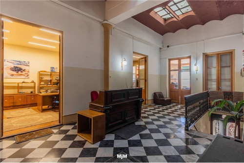 Venta Casa 7 Dormitorios, 3 Niveles Y Garages