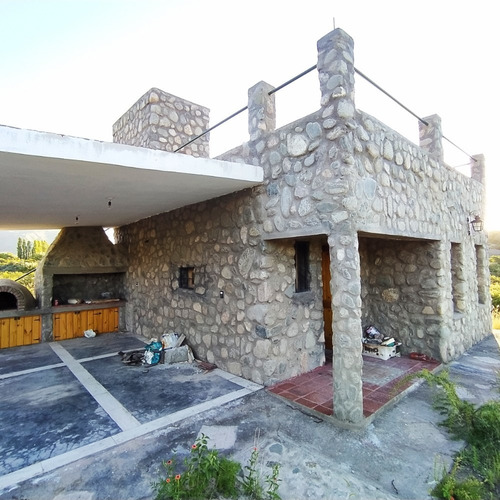 Imagen 12 de 21 de Casa De Piedra Con Vista Las Sierras