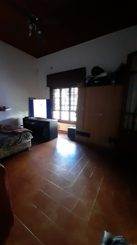 Imperdible Casa De 5 Amb. Con Gge. Espacios Amplios Y Ubicación Estratégica.