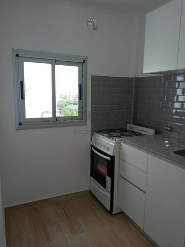 Imagen 5 de 12 de Departamento De Un Dormitorio - 8voo Piso Al Frente